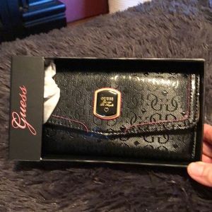 New in box Guess patent leather w/Guess logo